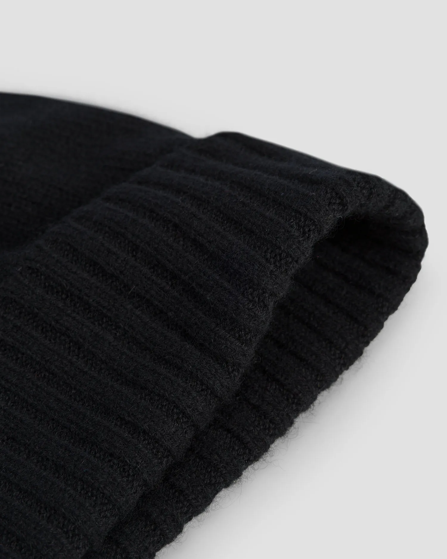 Berretto nero in cashmere da donna Allude 11245-90
