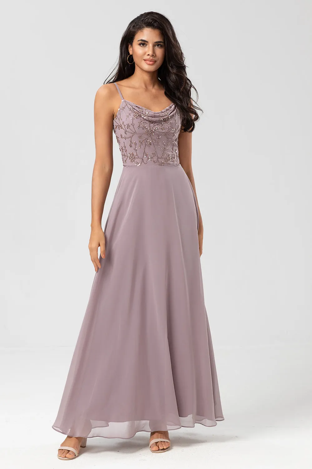 Certificabilmente chic Una linea Spaghetti Straps Dusty Pink Long Bridesmaid Dress con perline