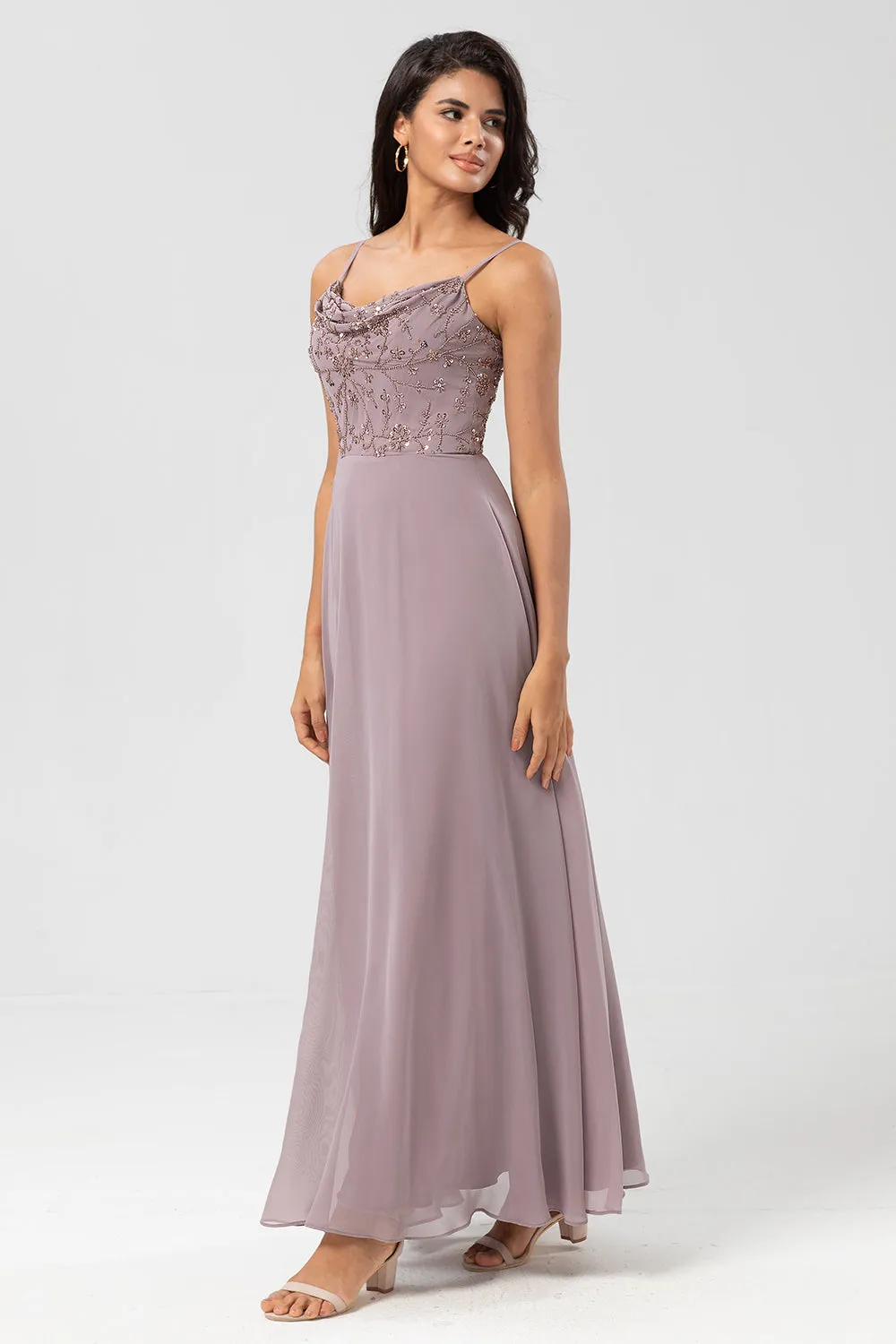 Certificabilmente chic Una linea Spaghetti Straps Dusty Pink Long Bridesmaid Dress con perline