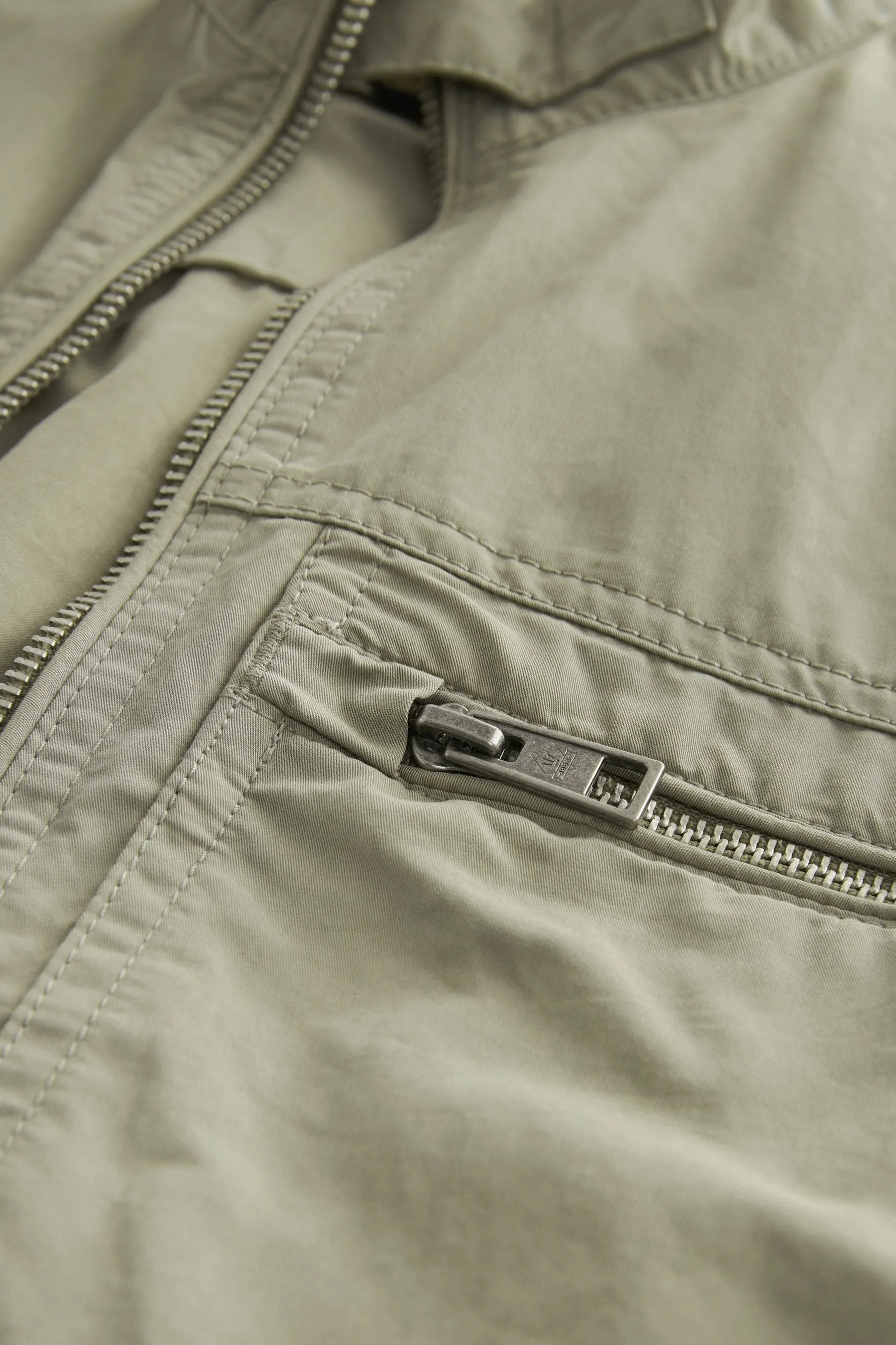 Impermeabile stile camicia multitasche
