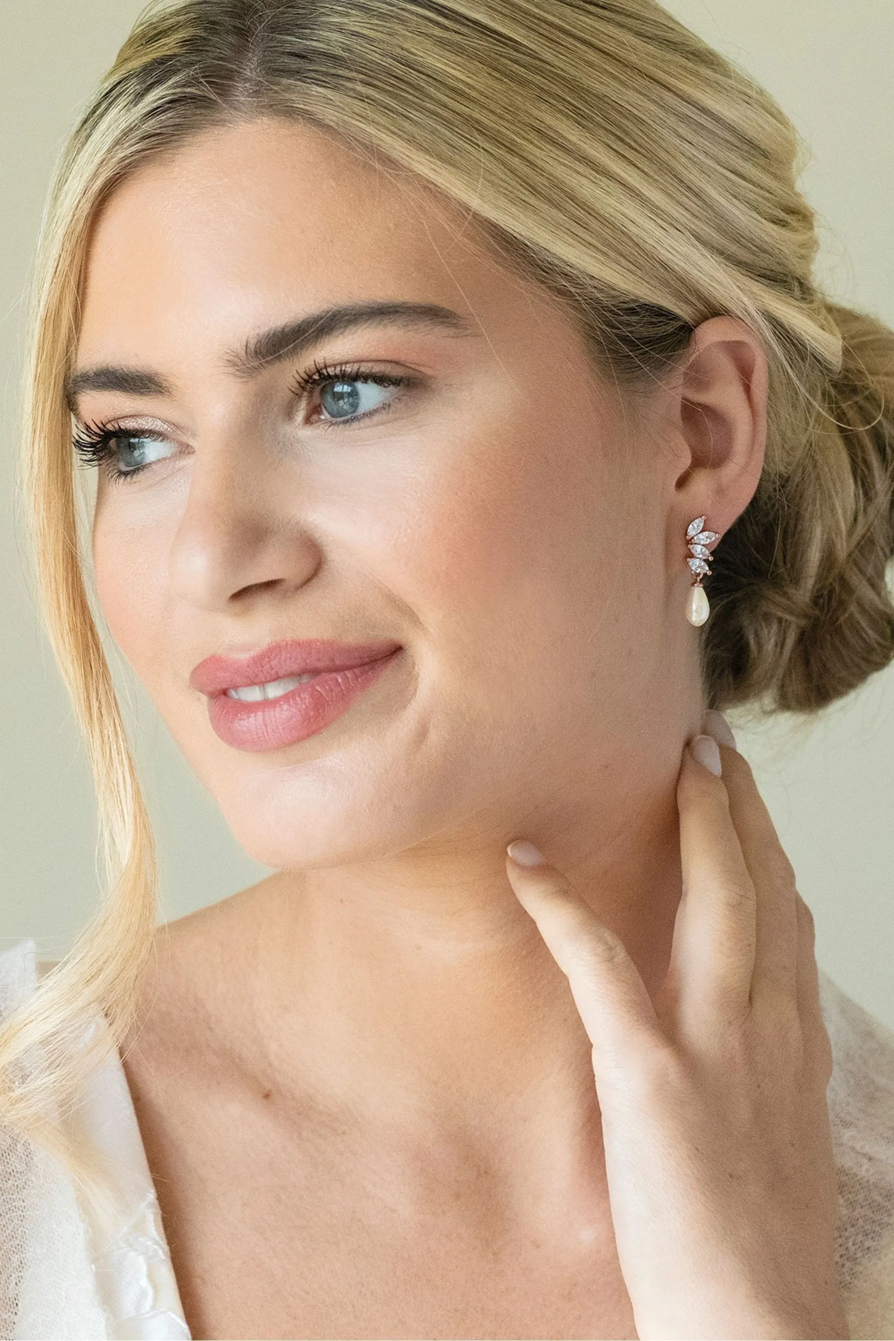 Ivory & Co Ashbourne R - Orecchini pendenti classici con cristalli e perle    