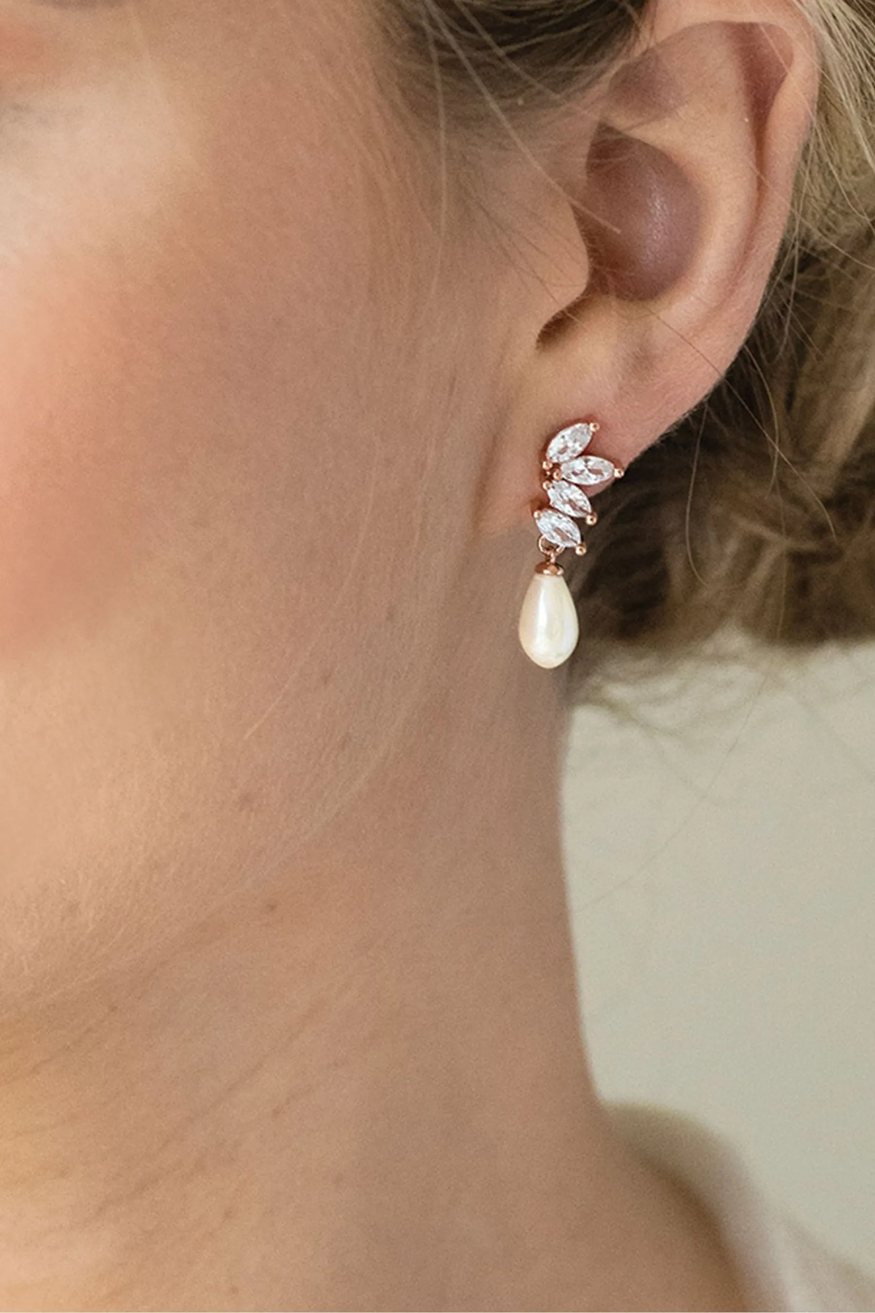 Ivory & Co Ashbourne R - Orecchini pendenti classici con cristalli e perle    