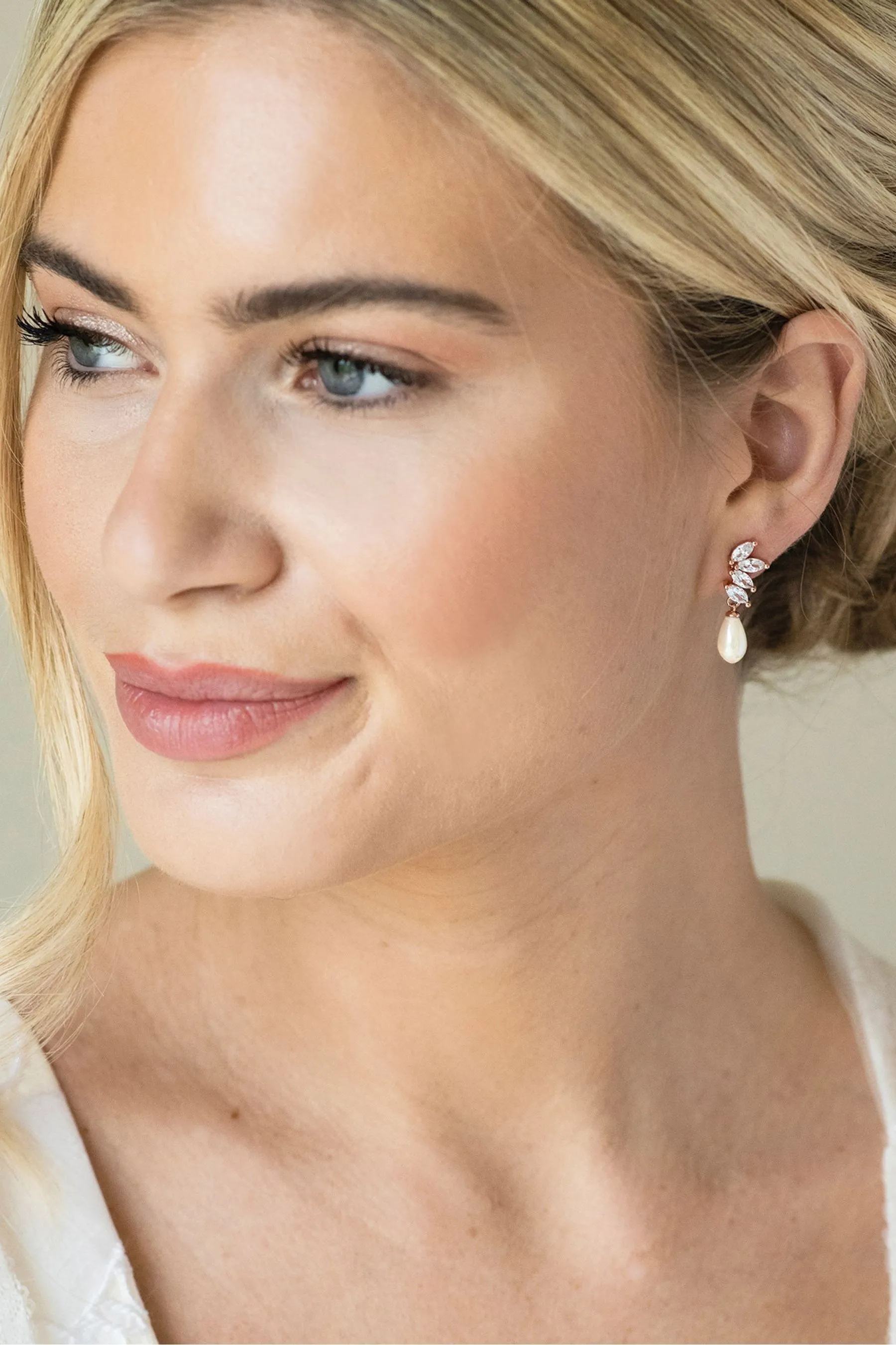 Ivory & Co Ashbourne R - Orecchini pendenti classici con cristalli e perle    
