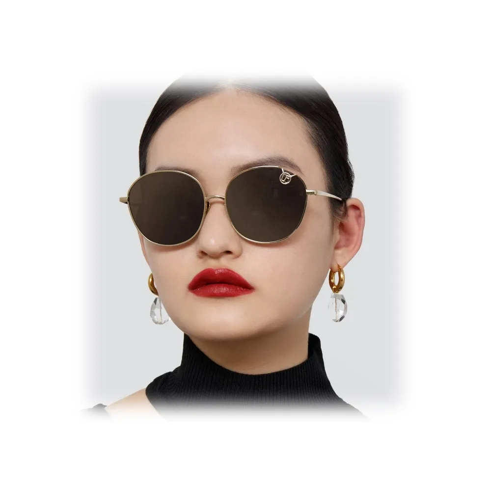 Linda Farrow - Occhiali da Sole Cat-Eye Hannah in Oro Chiaro e Bordeaux - LFL1054C2SUN - Linda Farrow Eyewear