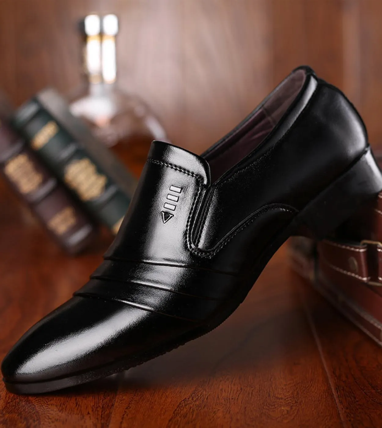 Luxury Brand Pu Leather Fashion Men Business Dress Mocassini Scarpe nere a punta Oxford Scarpe da sposa formali traspiranti 3lk