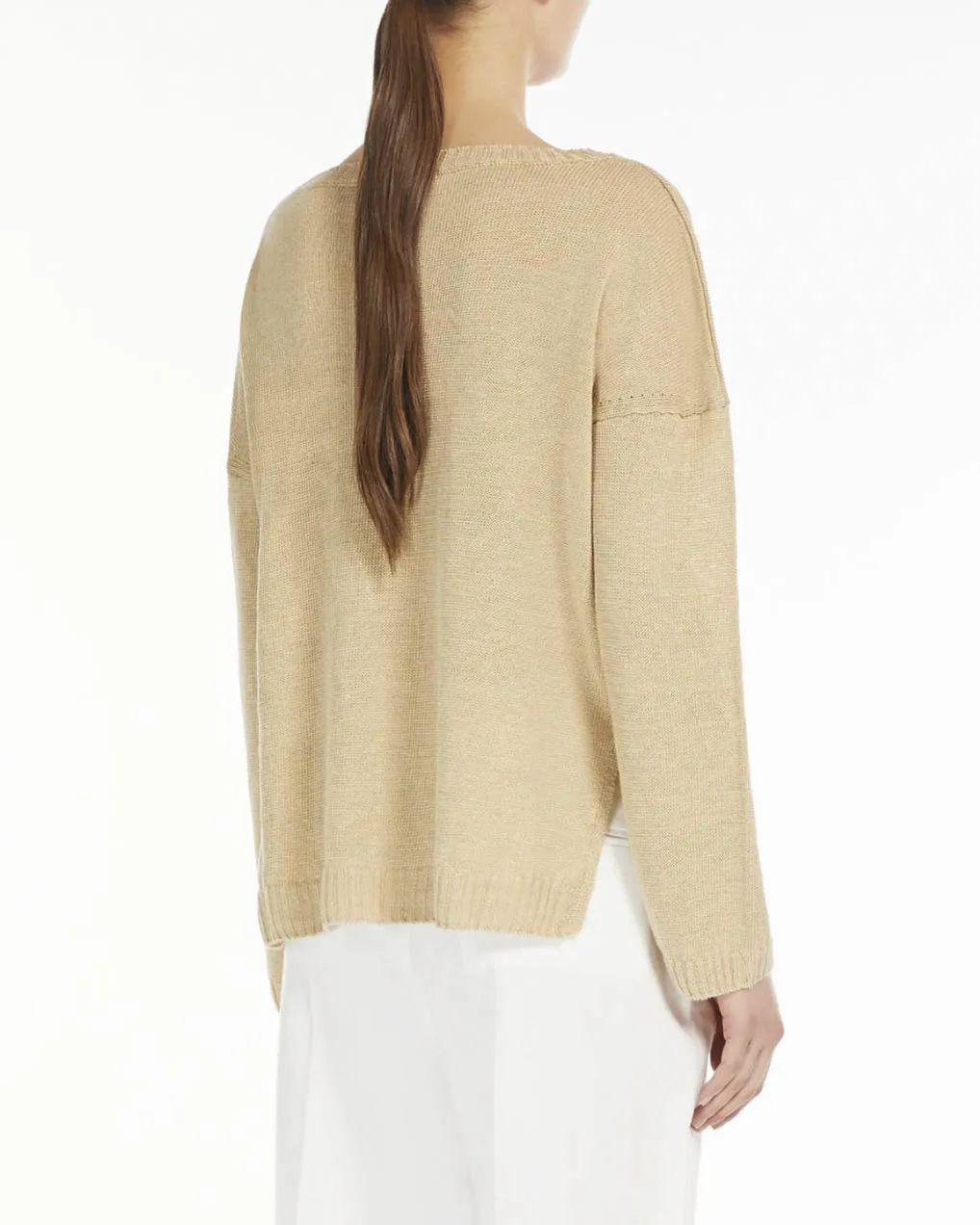 Maglia color grezzo dal volume boxy in lino con spacchi laterali
