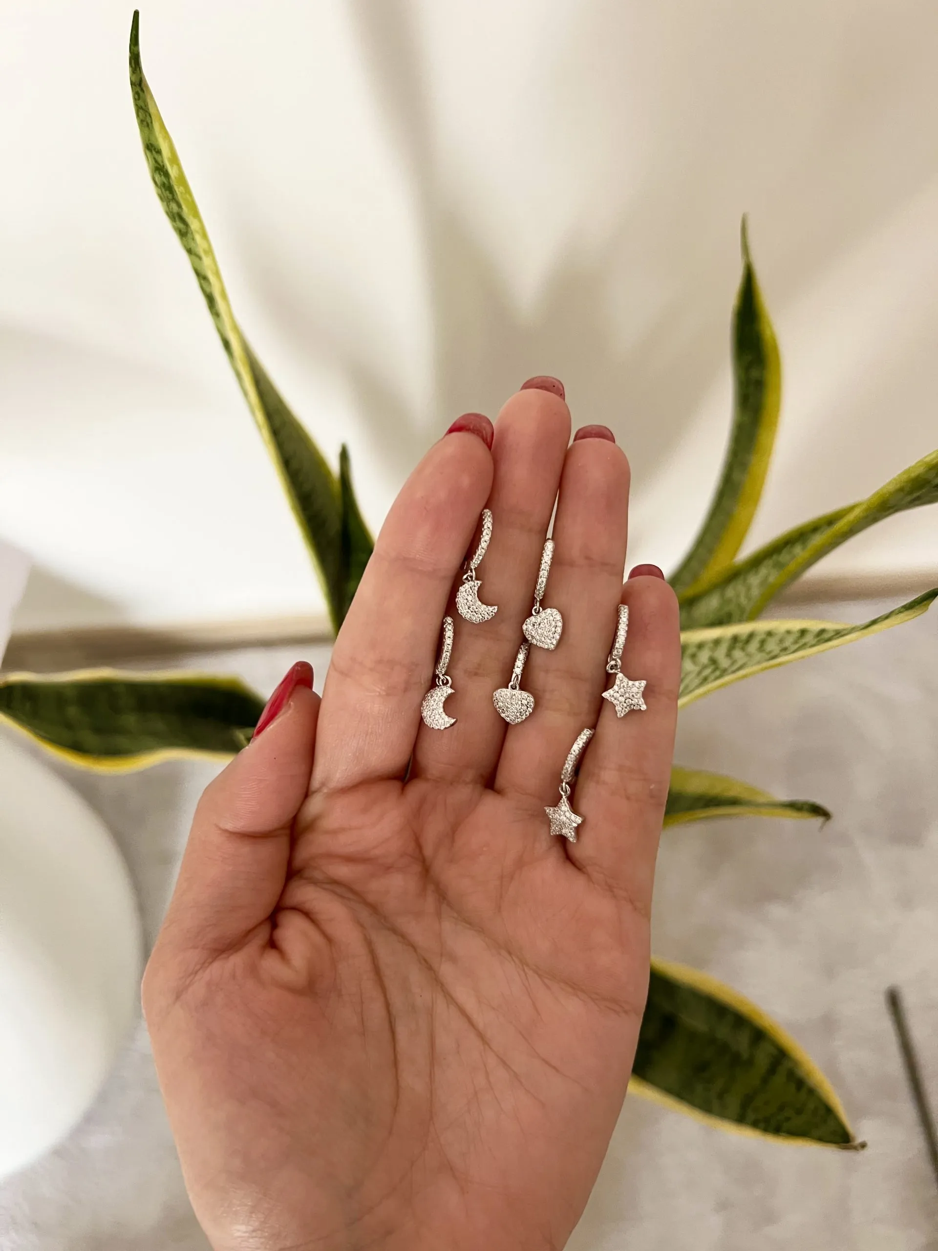 Orecchini con ciondoli zirconati in argento 925