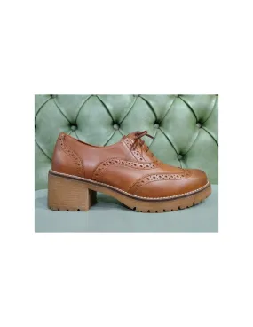 Scarpe con tacco e lacci