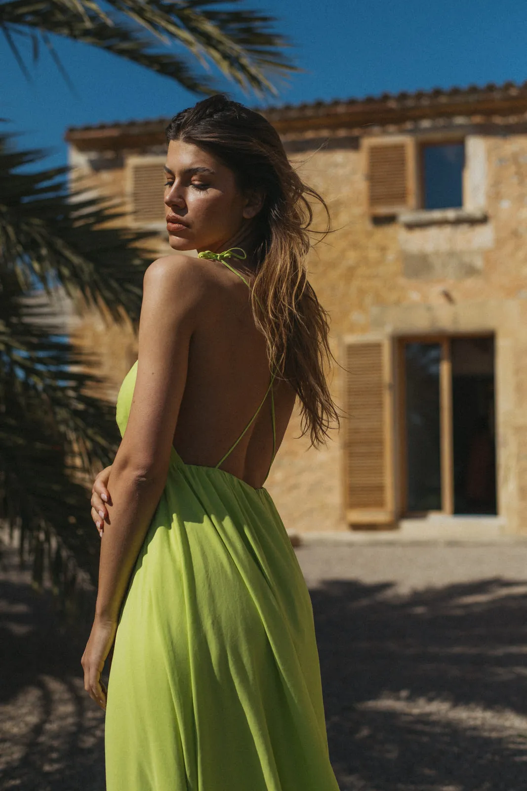 VESTITO IN LINO VERDE LIME CON SPALLINE INCROCIATE